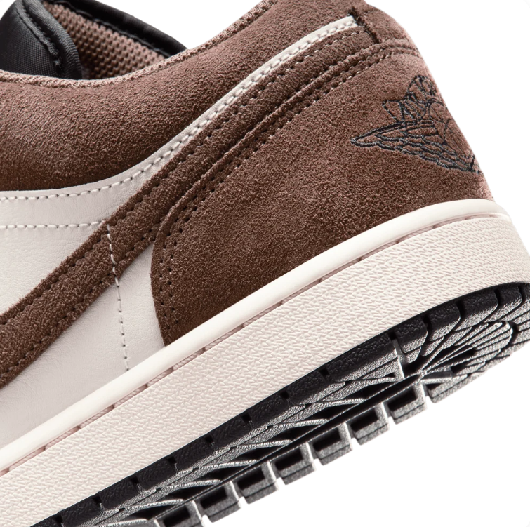 Nike Air Low-Top Sneakers - Mocha Brown & Cream with Black Sole